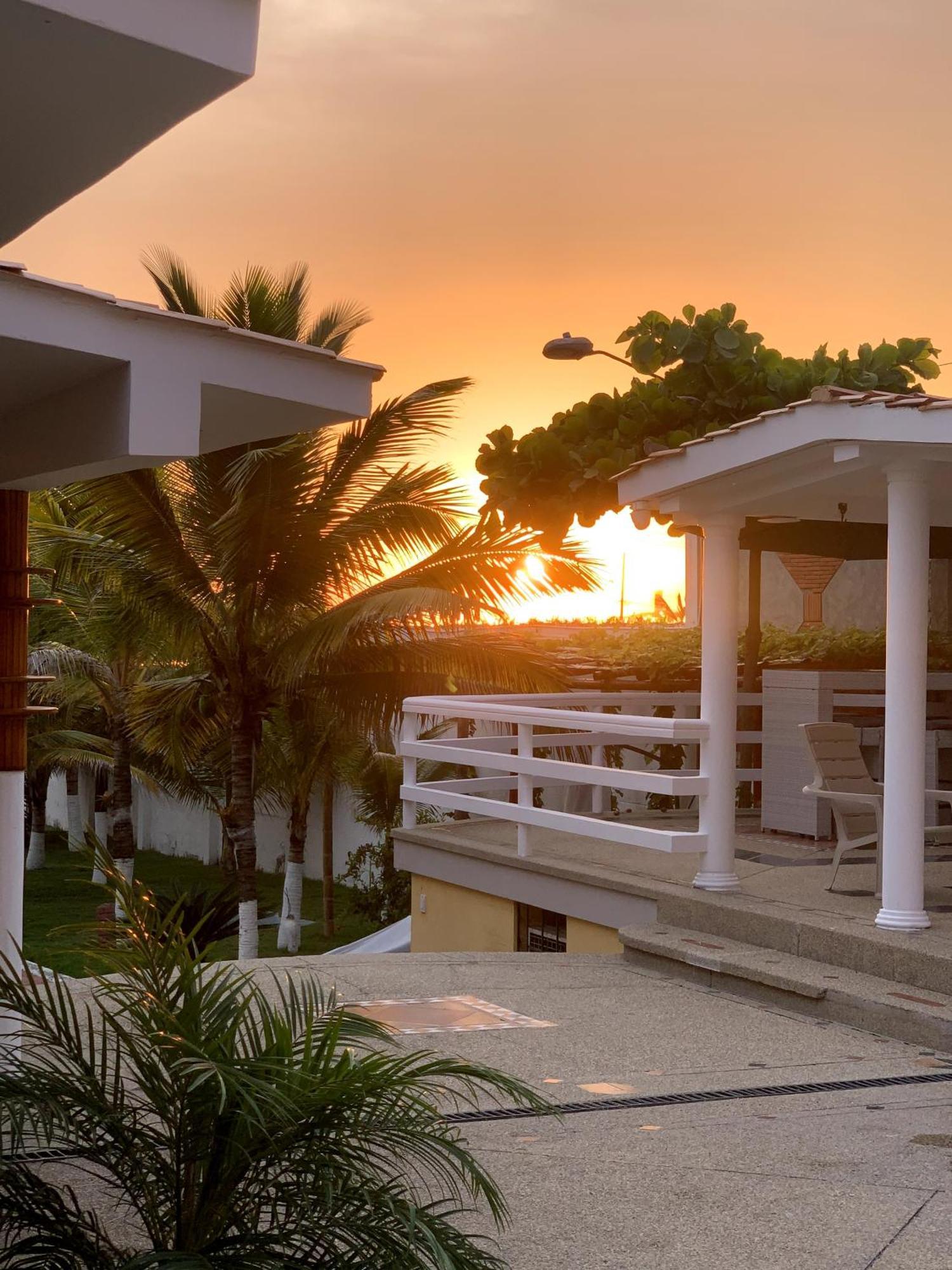 Hotel La Mar Плаяс Екстериор снимка